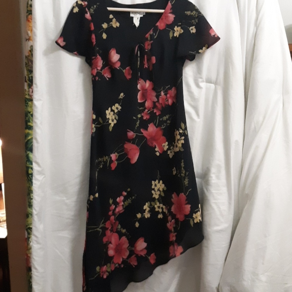 Black and Floral ladies CDC size 8 dress beautiful